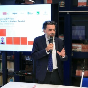 Bologna, 10/10/2023. 
Fondazione Barberini. Assegnazione del Premio Luciano Calanchi e Adriano Turrini per la cultura cooperativa per la miglior tesi di Laurea Magistrale e per la miglior tesi di Dottorato a tema cooperazione. Verrà inoltre conferita una Borsa di studio a dottorandə impegnatə in percorsi di ricerca internazionale comparata a tema economia e cultura cooperativa. 
Apertura dei lavori: 
Roberto Lippi Fondazione Barberini. 
Simone Gamberini, Presidente Legacoop e Fondazione Barberini. 
Marisa Parmigiani, Direttrice Fondazione Unipolis. 
Rita Ghedini, Presidente di Legacoop Bologna. 
Foto Paolo Righi