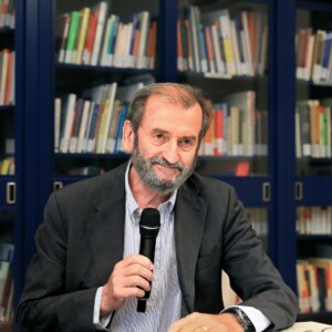 Bologna, 10/10/2023. 
Fondazione Barberini. Assegnazione del Premio Luciano Calanchi e Adriano Turrini per la cultura cooperativa per la miglior tesi di Laurea Magistrale e per la miglior tesi di Dottorato a tema cooperazione. Verrà inoltre conferita una Borsa di studio a dottorandə impegnatə in percorsi di ricerca internazionale comparata a tema economia e cultura cooperativa. 
Apertura dei lavori: 
Roberto Lippi Fondazione Barberini. 
Simone Gamberini, Presidente Legacoop e Fondazione Barberini. 
Marisa Parmigiani, Direttrice Fondazione Unipolis. 
Rita Ghedini, Presidente di Legacoop Bologna. 
Foto Paolo Righi