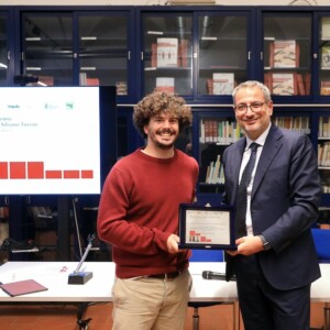 Bologna, 10/10/2023. 
Fondazione Barberini. Assegnazione del Premio Luciano Calanchi e Adriano Turrini per la cultura cooperativa per la miglior tesi di Laurea Magistrale e per la miglior tesi di Dottorato a tema cooperazione. Verrà inoltre conferita una Borsa di studio a dottorandə impegnatə in percorsi di ricerca internazionale comparata a tema economia e cultura cooperativa. 
Attribuzione dei Premi:
Miglior tesi di Laurea Magistrale a tema cooperazione a Stefano Tortorici. 
Foto Paolo Righi